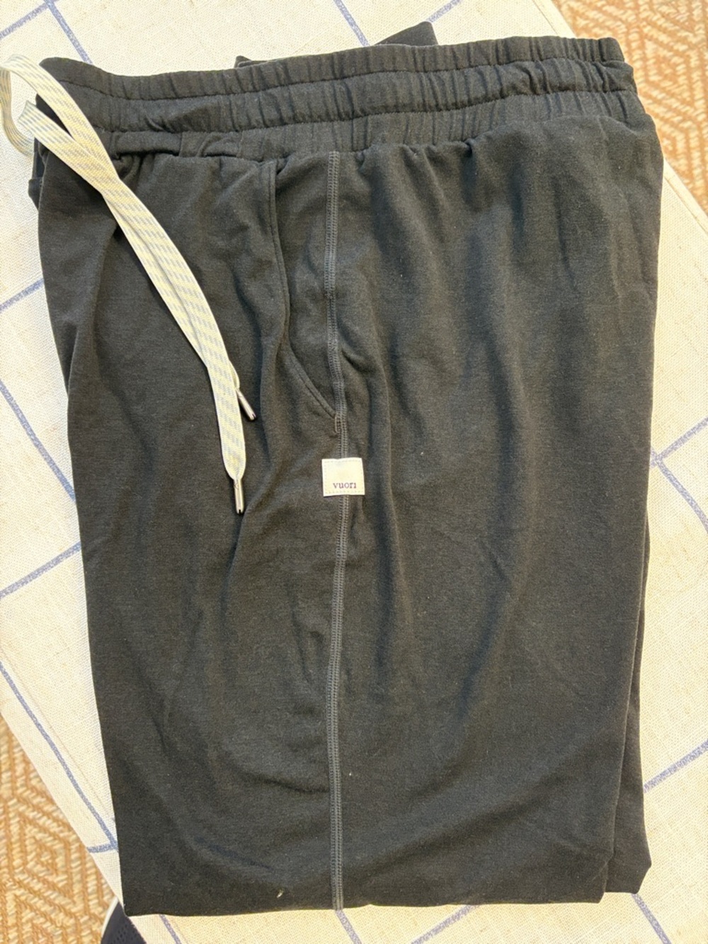 Vuori Black Women’s Jogger Sweatpants with Contrast Drawstring